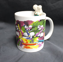 Load image into Gallery viewer, Diddl Mouse (Germany) Wir Sind Ein Tolles Team! &quot;We are a great team&quot; 3D Mouse Cartoon Mug