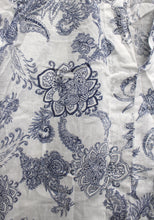 Load image into Gallery viewer, Eden &amp; Olivia - White &amp; Navy Paisley Lightweight V-Neck Long Sleeve Top - Size L