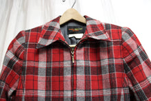 Load image into Gallery viewer, Harris / Wallace Petites - Red &amp; Gray Plaid, Cropped Wool Jacket w/ Zip Front - Size: S (Petite)