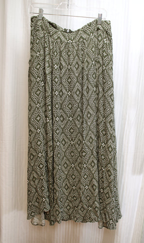 Torrid - Green & White Diamond Boho Print Maxi Skirt - Size 0 (Torrid Sizing = 12/L)