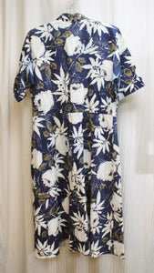 Vintage 80's - Cabrais - Blue & White Floral Short Cuff Sleeve Fit & Flare Dress w/ Pockets - See Measurements 36" Waist