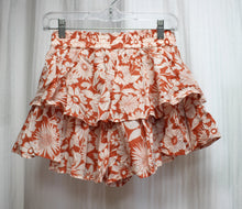 Load image into Gallery viewer, American Eagle Outfitters -Ginger Orange &amp; Natural Floral Ruffle Tiered Shorts - Size XS  (w/ TAGS)