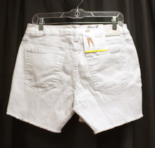 Load image into Gallery viewer, Seven7 - White Raw Hem &quot;Weekend&quot; Shorts - Size 8 (w/ TAG)