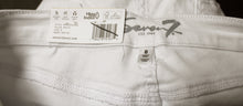 Load image into Gallery viewer, Seven7 - White Raw Hem &quot;Weekend&quot; Shorts - Size 8 (w/ TAG)