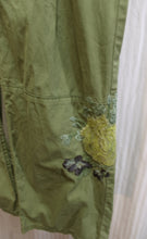 Load image into Gallery viewer, Sundance - Lightweight Green Khaki Embroidered Pants - Size 16