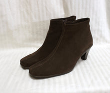 Load image into Gallery viewer, La Canadienne - Brown Suede Rounded Square Toe, Heeled Ankle Boots - Size 9.5M