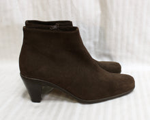 Load image into Gallery viewer, La Canadienne - Brown Suede Rounded Square Toe, Heeled Ankle Boots - Size 9.5M