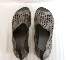 Load image into Gallery viewer, Sesto Meucci - Silver Metallic, Hexagon Laser Cut Open Toe Shoes - Size 10 N (Narrow)